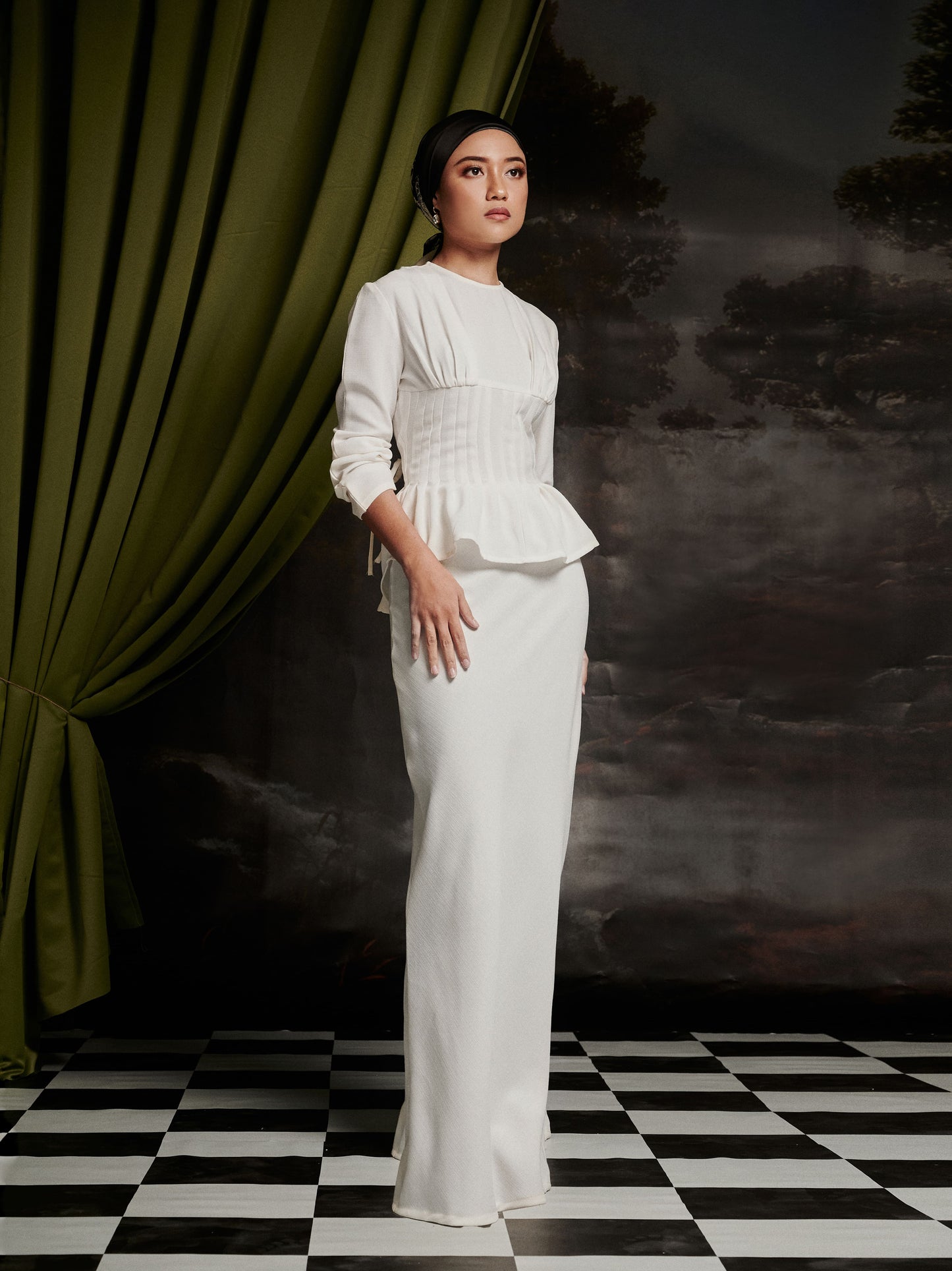 Mally Kurung in Off-White