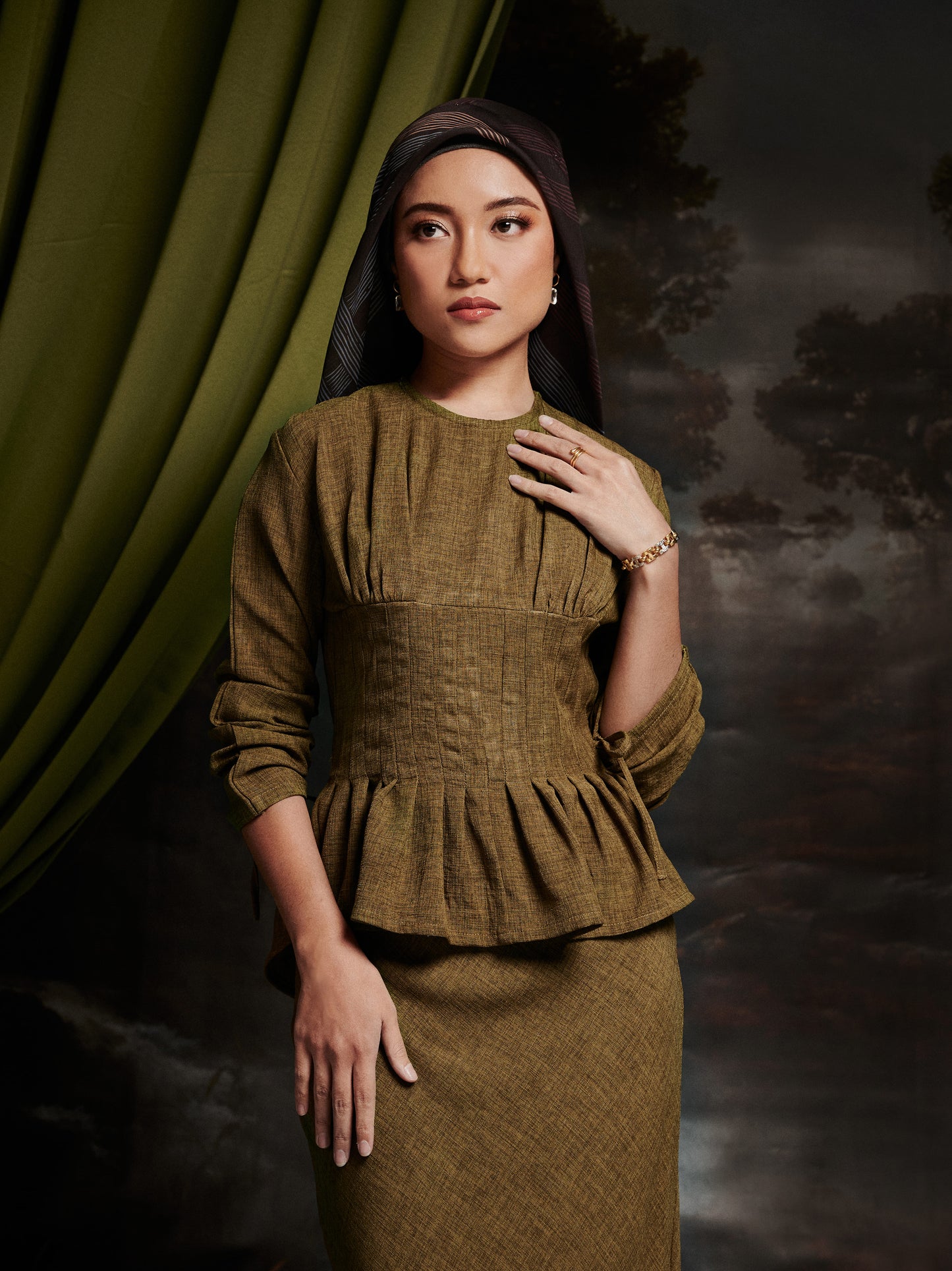 Mally Kurung in Olive Moss