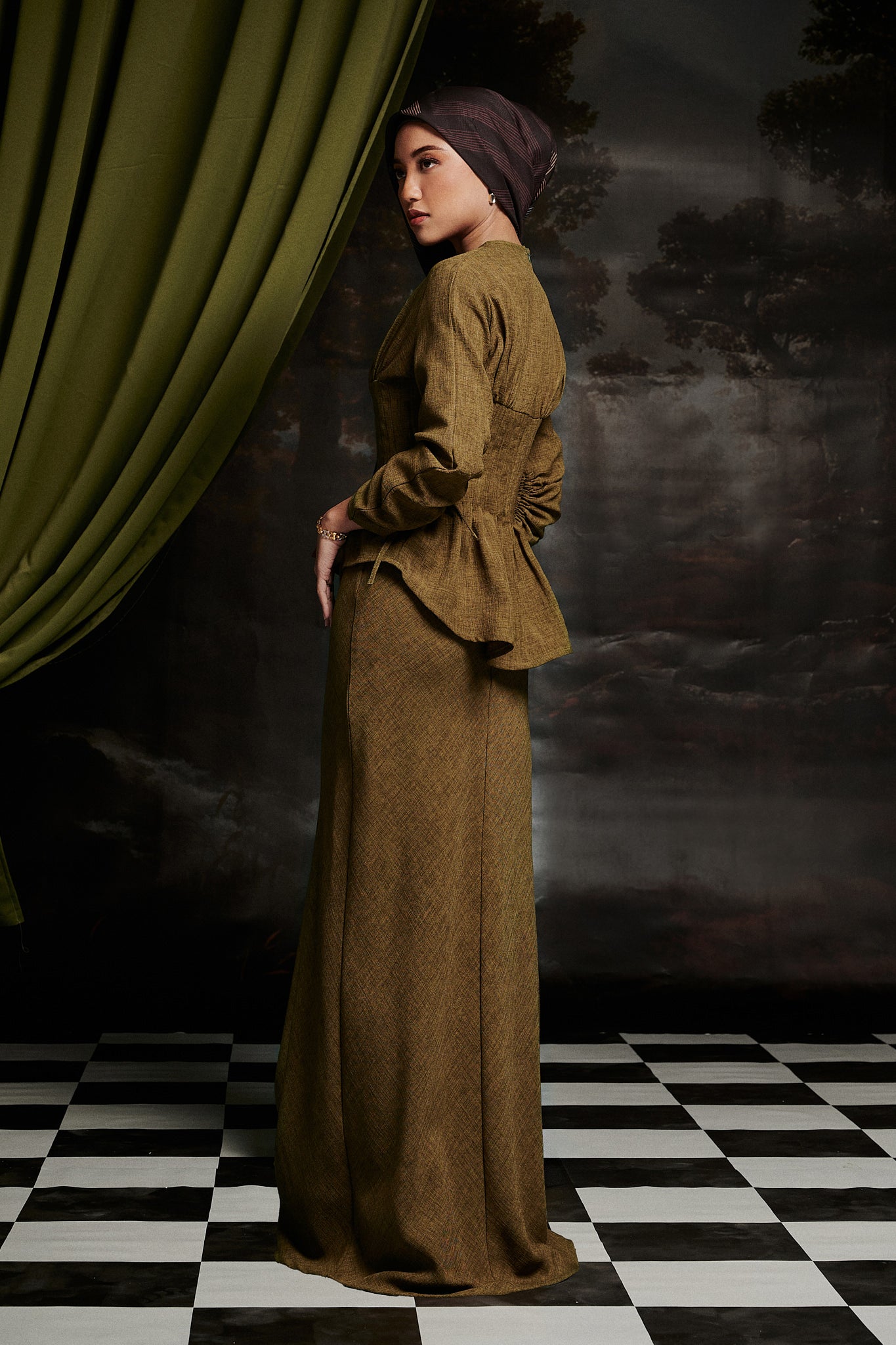 Mally Kurung in Olive Moss