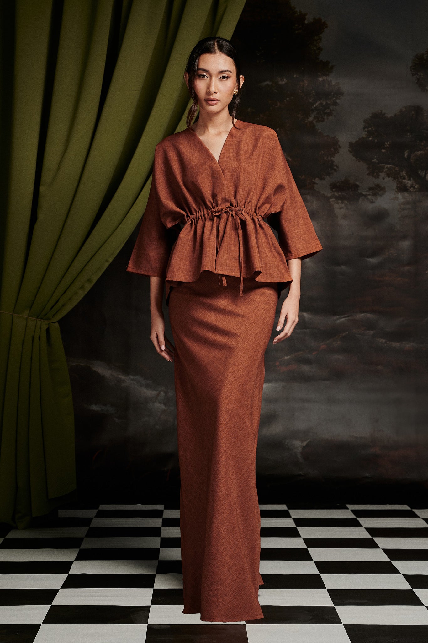 Iracabell Kurung in Rich Brown – Nothing Changes