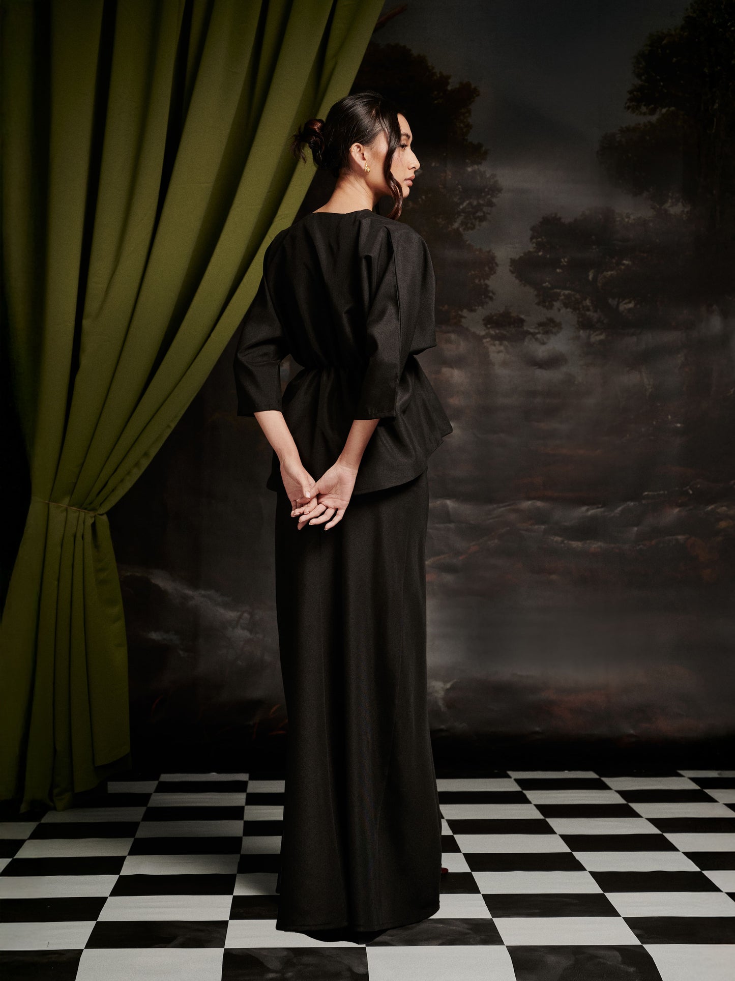Iracabell Kurung in Nightfall