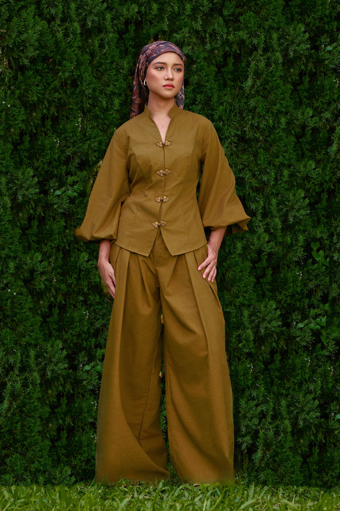 Gianni Cotton-Linen Top in Signature Olive