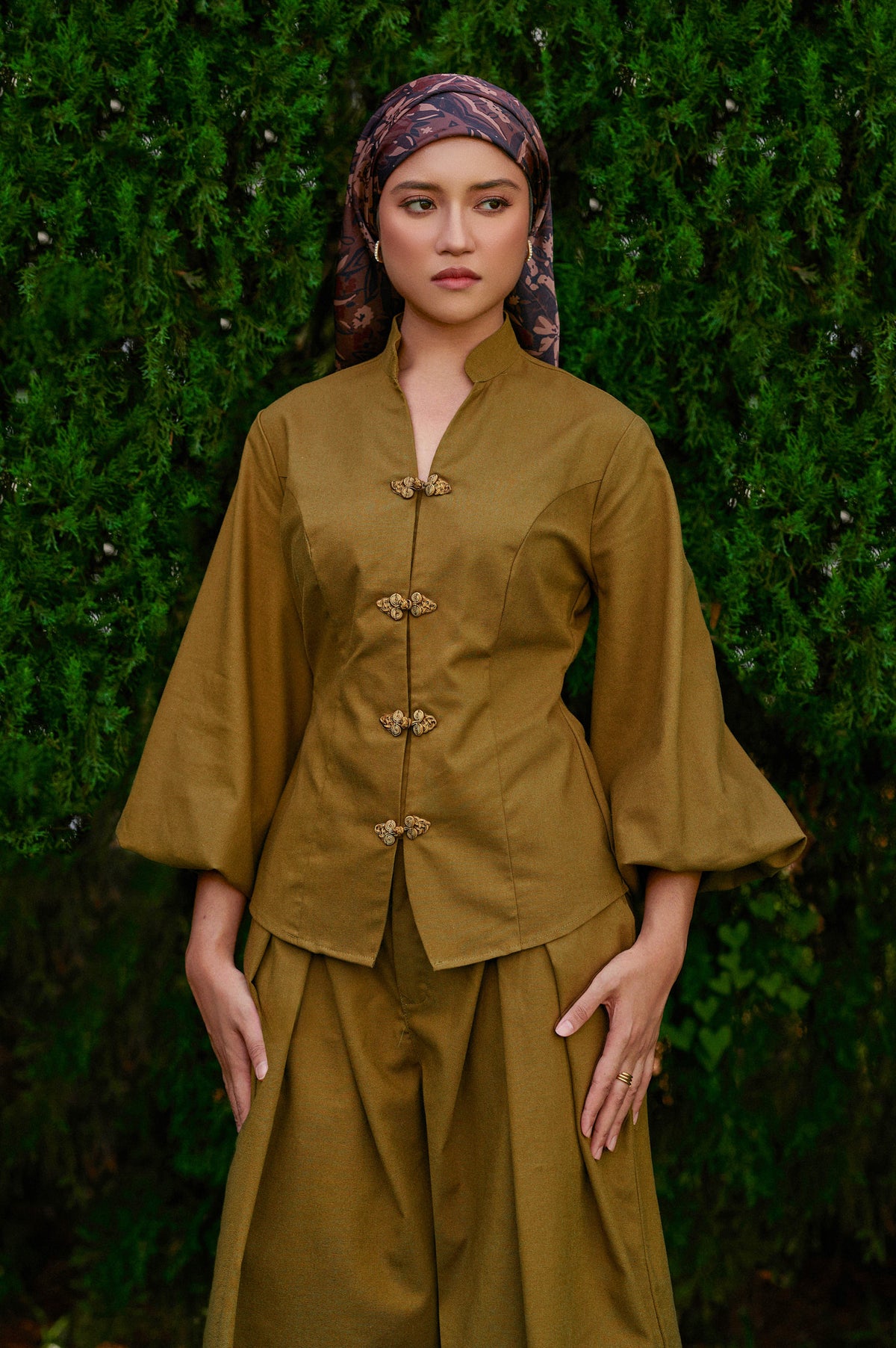 Gianni Cotton-Linen Top in Signature Olive