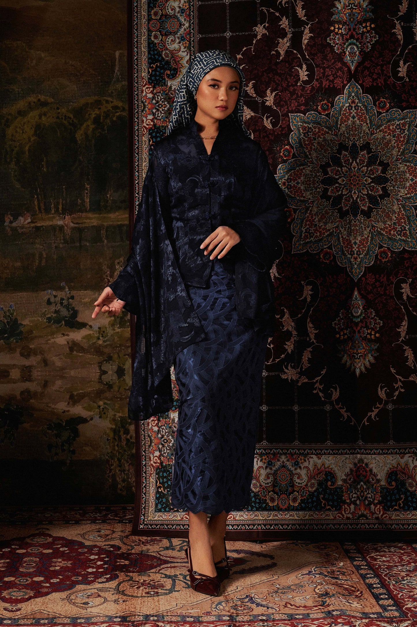 Olenna Kebaya in Navy Blue