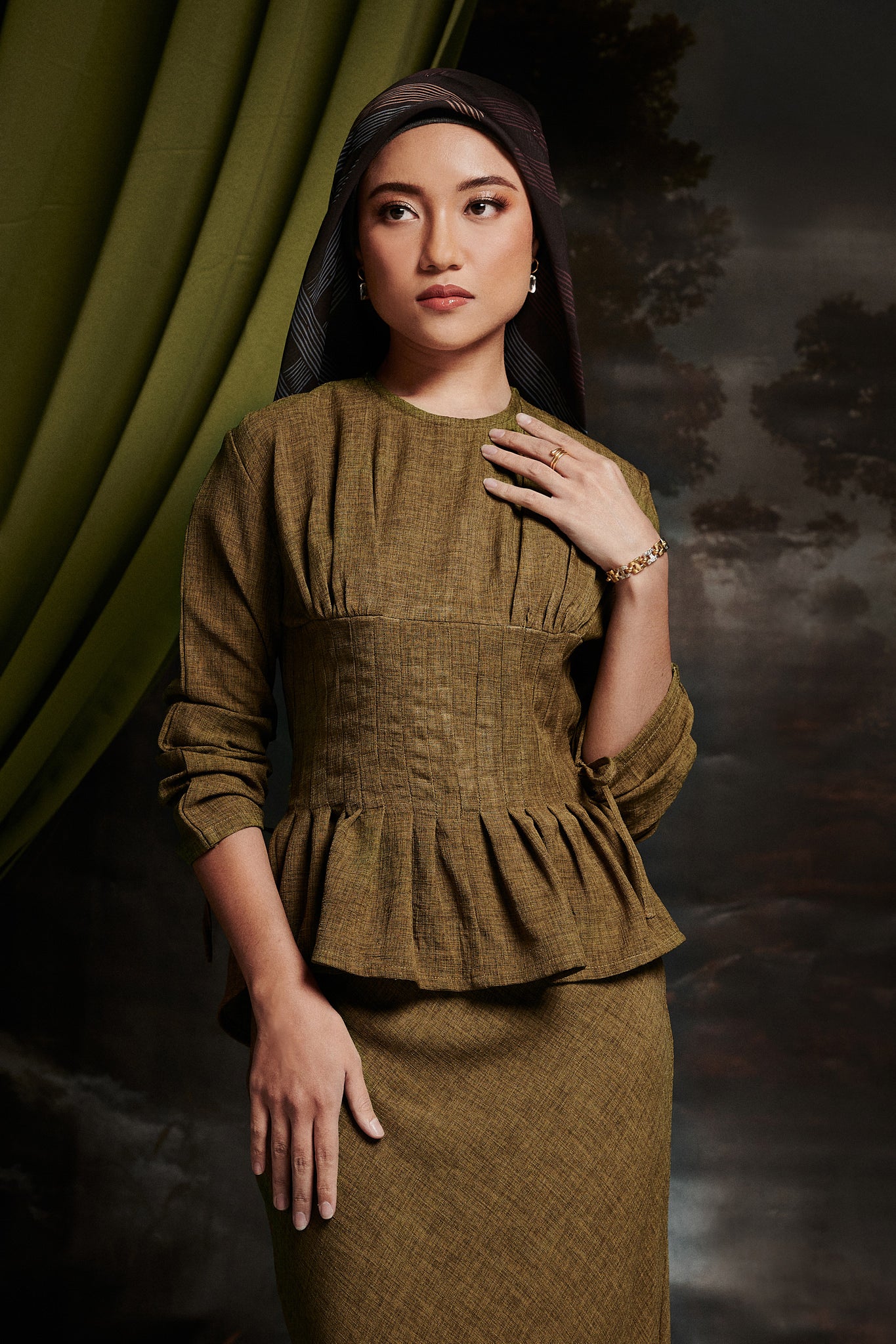 Mally Kurung in Olive Moss