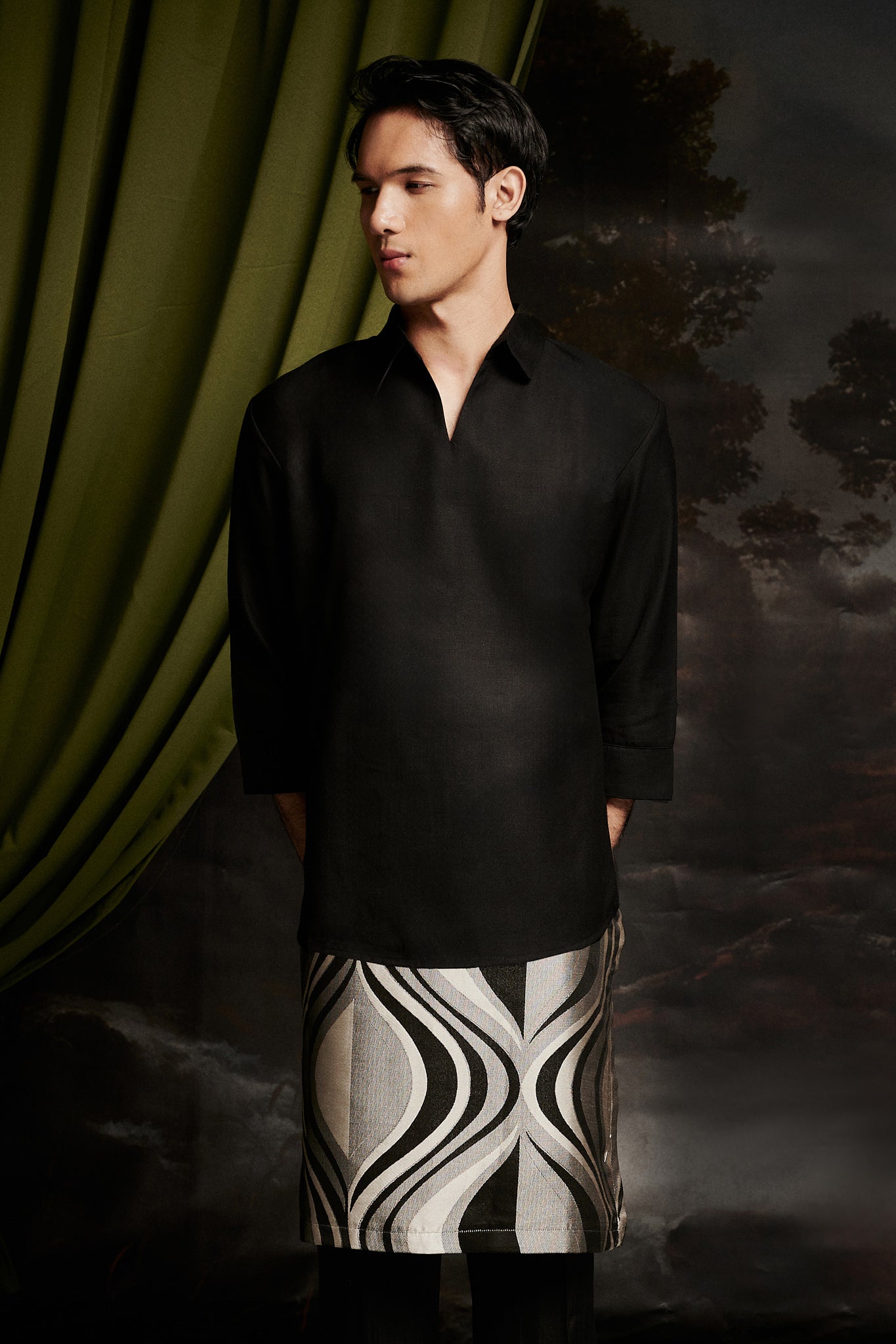 Staine Kurta Top in Jet Black