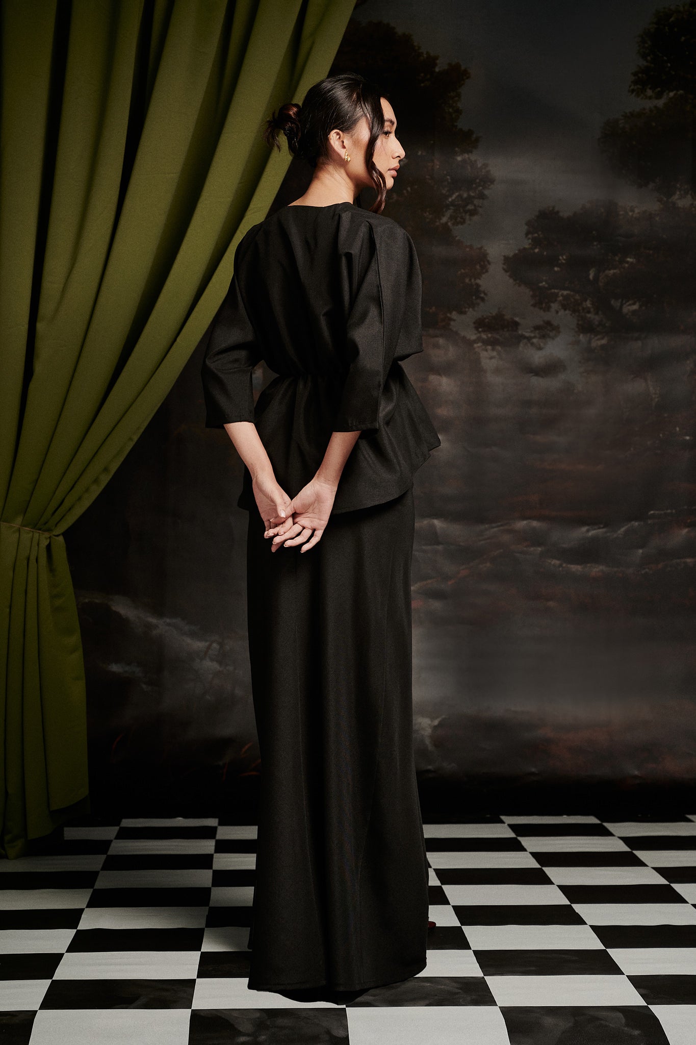 Iracabell Kurung in Nightfall